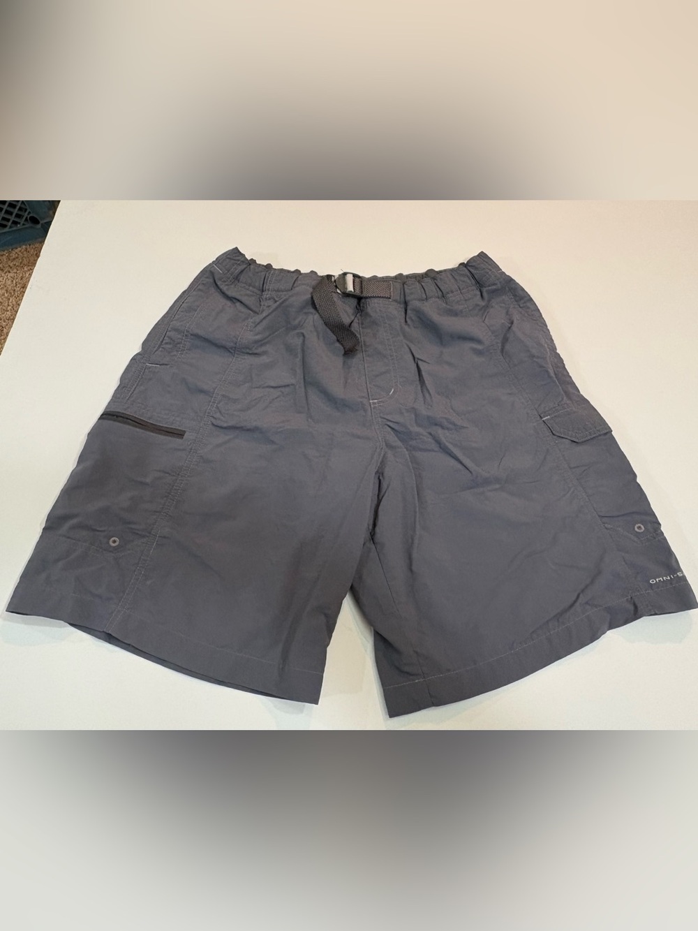 Columbia Men's Dark Gray Cargo Shorts / Omni shield | Size M 9L OmniShade